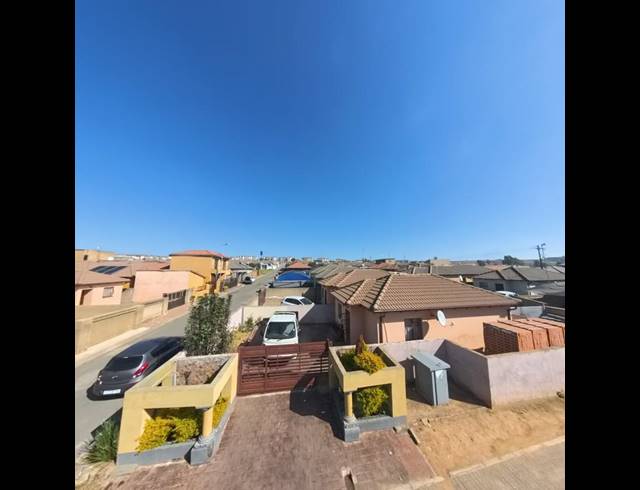 2 BEDROOM HOUSE FOR SALE IN CLAYVILLE